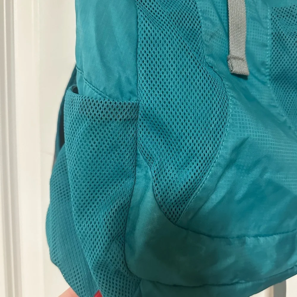 Sinotron 22L Lightweight Packable Hiking Backpack.